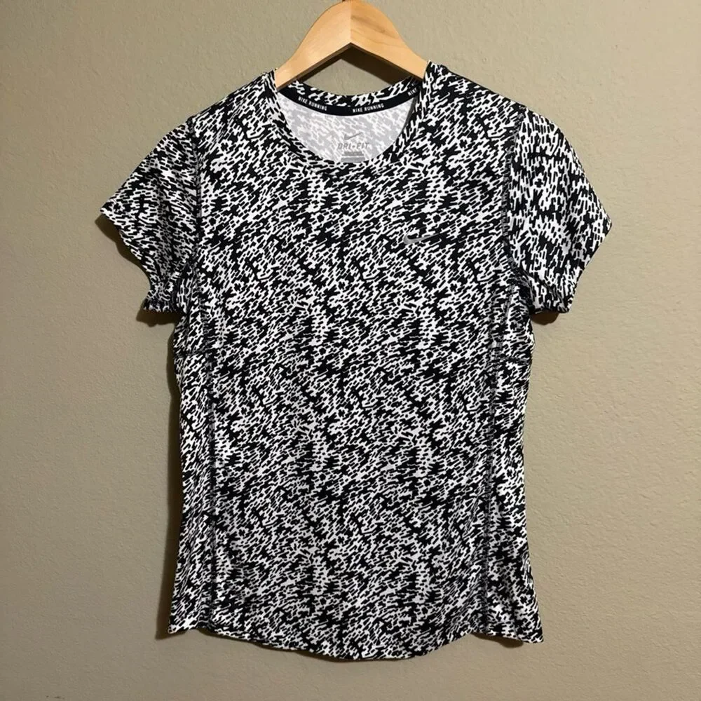 Nike Dri-FIT Running Shirt Womens Medium Black White Patterned Athletic Swoosh